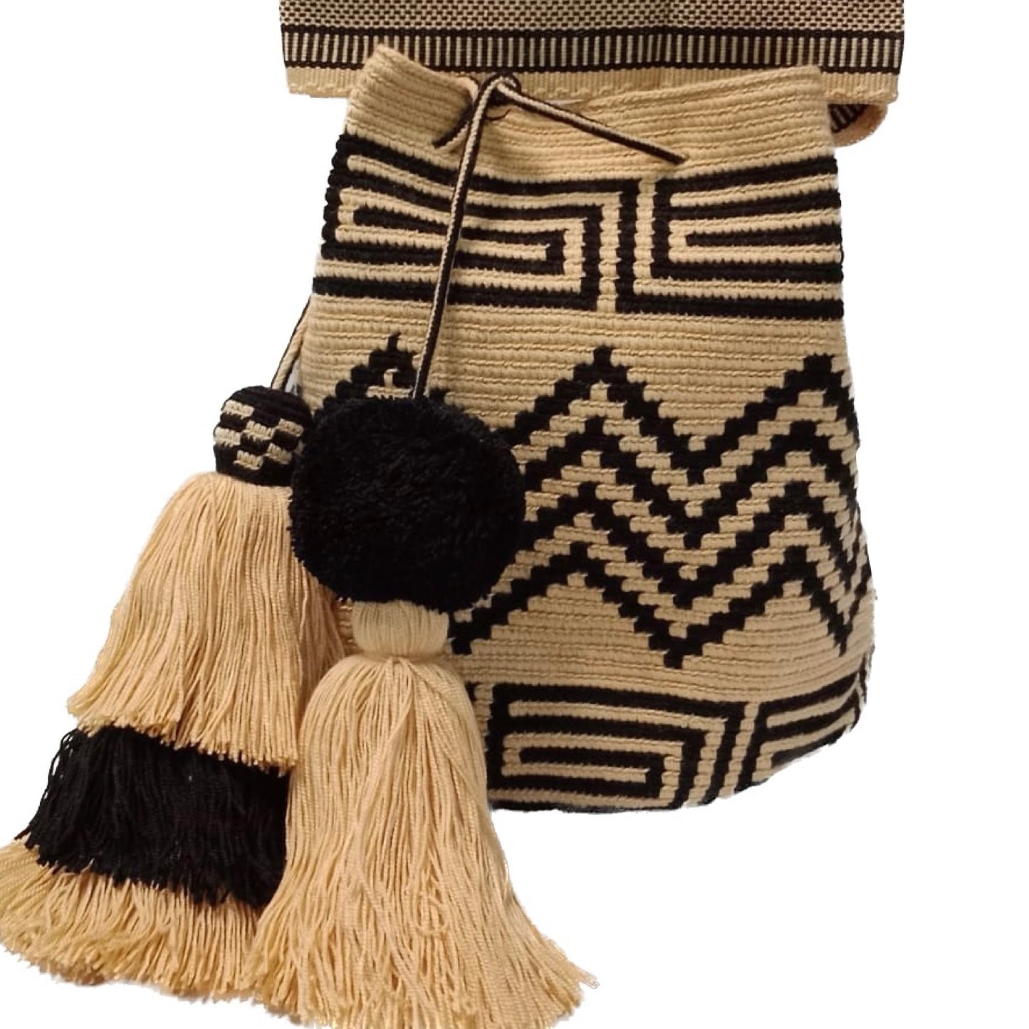 Wayuu beige and black zigzag shape and rodapie